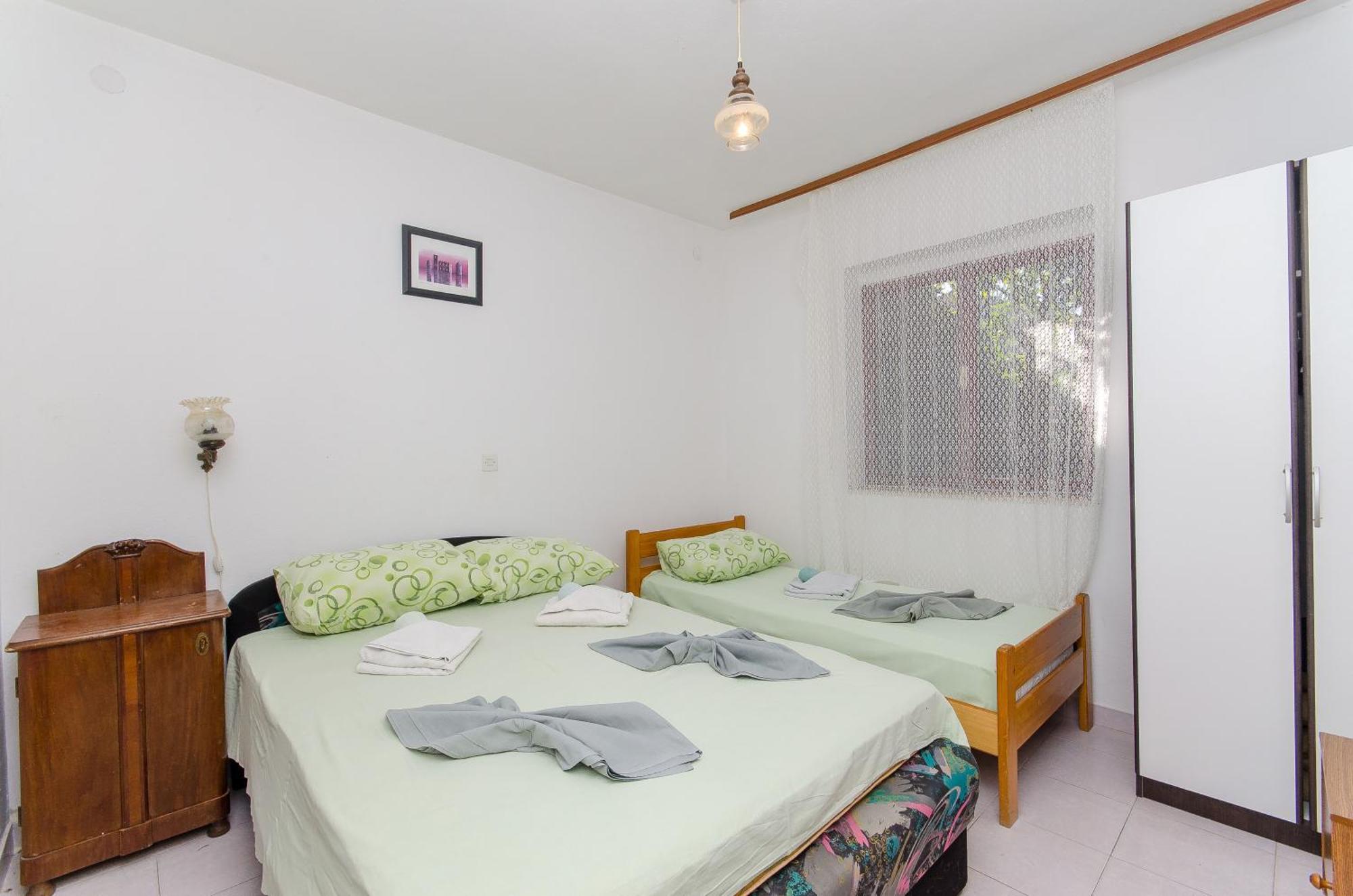 Apartments Lorena Stomorska Quarto foto